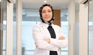 uzmani-uyardi-dis-yuzeylerinin-tamamen-temizlenmemesi-dis-tasina-neden-oluyor-B2RFHWXQ.jpg