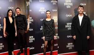 t-ba-buyukustun-ve-halit-ergenci-bulusturan-yarin-yokmus-gibi-dizisine-muhtesem-gala-QMRK7pkn.jpg