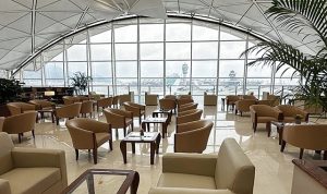 emirates-hong-kong-uluslararasi-havalimanindaki-dinlenme-salonunu-yeniledi-HPNOMI6b.jpg