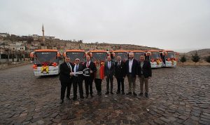 temsa-ve-mesnevi-31-yillik-is-birligini-15-otobusluk-yeni-teslimatla-taclandirdi-3jBseJXS.jpg