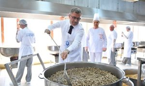 uskudarda-dev-kazanlar-ramazanda-iftar-icin-kayniyor-10-ayri-noktada-30-bin-kisiye-sicak-nRBPY6pm.jpg