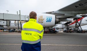 emirates-amsterdam-schiphol-havalimanindaki-ucuslari-icin-surdurulebilir-havacilik-yakiti-tedarikine-basladi-FyzFhfGO.jpg