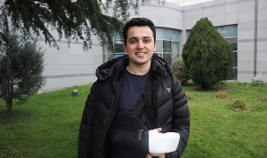 10-saatlik-bir-ameliyatla-ayak-parmagi-eline-nakledildi-QksH5zui.jpg