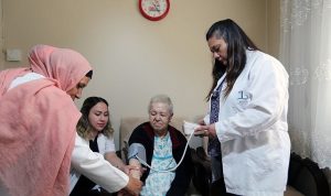 bayraklida-vatandaslara-ucretsiz-saglik-hizmeti-OtO9LmEV.jpg