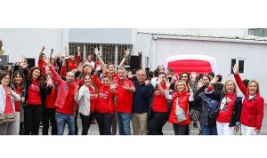 keller-williams-kent-ofisi-hatice-mehmet-eksioglu-okulu-icin-red-dayde-kollari-sivadi-FMWIyypl.jpg