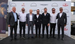 man-turkiyenin-lider-firmalari-volkan-groupa-40-kanarlar-groupa-da-25-adet-arac-teslimati-FbyaTWID.jpg