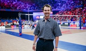 unlu-oyuncu-aras-bulut-iynemli-voleybol-milletler-liginde-filenin-sultanlarina-destek-verdi-rzAjF4Fd.jpg