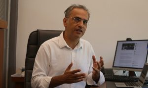 yapay-zeka-issizlik-endisesini-tetikliyor-yapay-zeka-mavi-yakalilardan-sonra-beyaz-yakalilari-tehdit-ediyor-1WCnBc61.jpg