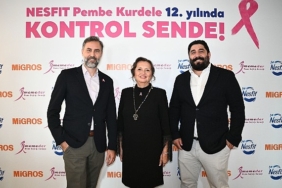 nesfit-pembe-kurdele-ile-meme-sagligi-farkindaligini-artiriyor.jpg
