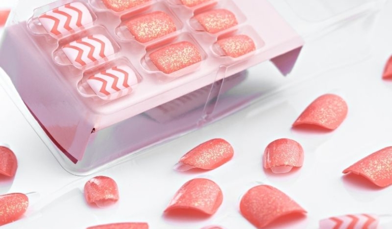 Güzellik ve Bakımda Profesyonel Çözümler: İpek Kirpik ve Protez Tırnak