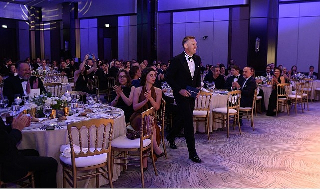koray-group-70-yil-donumunu-bogazda-buyuleyici-bir-gala-ile-kutladi.jpg