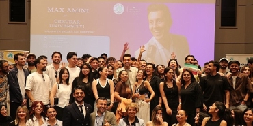 unlu-komedyen-max-amini-ebru-icin-fircayi-eline-aldi.jpg
