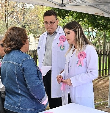 meme-kanseri-icin-pembe-cicekler-toprakla-bulustu.jpg