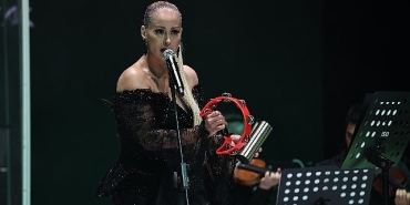niran-unsal-izmirde-sessizligi-bozdu.jpg