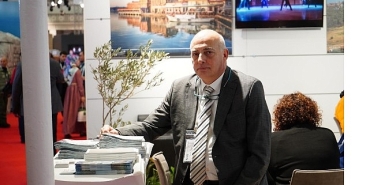 ozgultekin-ayvalik-gel-diye-cagirmiyor-hazirsan-buradayim-diyor.jpg