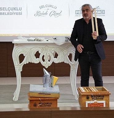 selcukluda-aricilik-egitimi-ve-hibe-destegi-suruyor.jpg