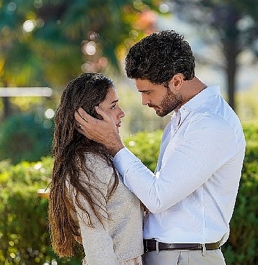 Merakla beklenen yeni dizi 'Menekşe' sete çıktı